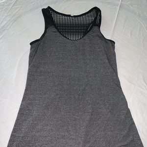 Gently used lululemon woman’s workout top sz L